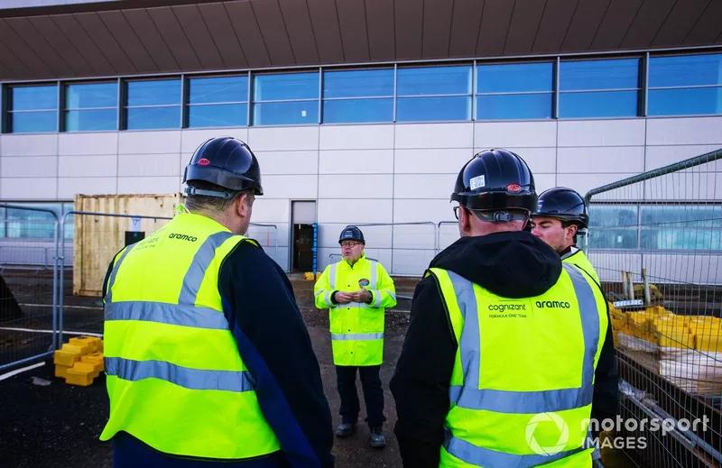Visita a la fábrica de Aston Martin en Silverstone