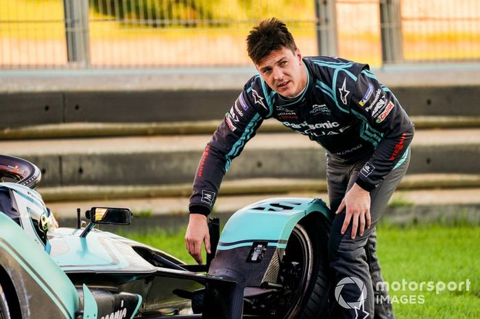 James Calado, Panasonic Jaguar Racing examines the damage on his Jaguar I-Type 4 