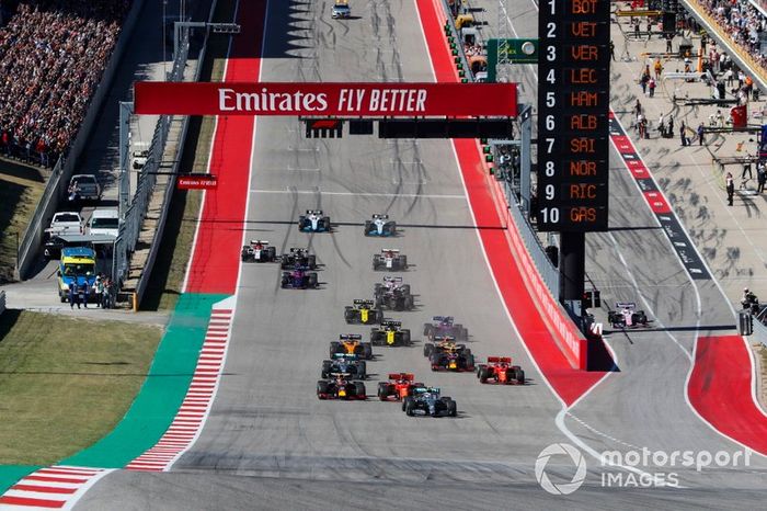 Inicio Valtteri Bottas, Mercedes AMG W10, Sebastian Vettel, Ferrari SF90, Max Verstappen, Red Bull Racing RB15, Charles Leclerc, Ferrari SF90, Lewis Hamilton, Mercedes AMG F1 W10 y Alex Albon, Red Bull Racing RB15