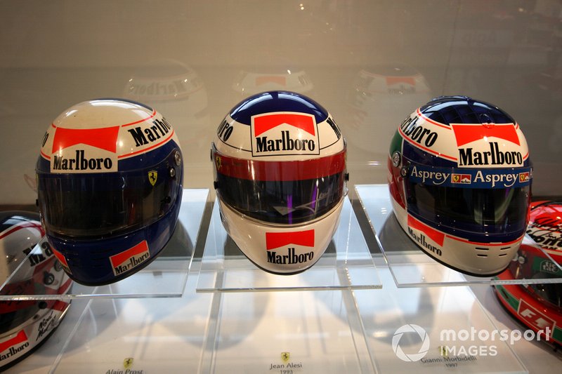 Cascos de Alain Prost, Jean Alesi,  y Gianni Morbidelli cuando estaban en Ferrari