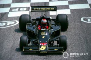 Mario Andretti, Lotus 77 Ford