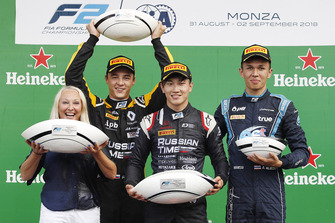 podio: il vincitore della gara Tadasuke Makino, RUSSIAN TIME, secondo Artem Markelov, RUSSIAN TIME. tterzo Alexander Albon, DAMS