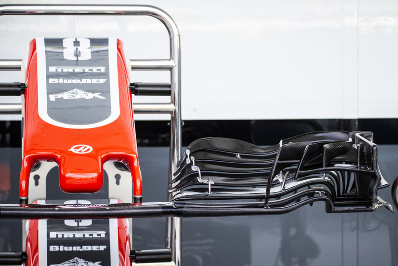 Dettaglio di un'ala anteriore dell'Haas F1 Team VF-18