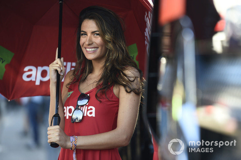 Una chica de la parrilla