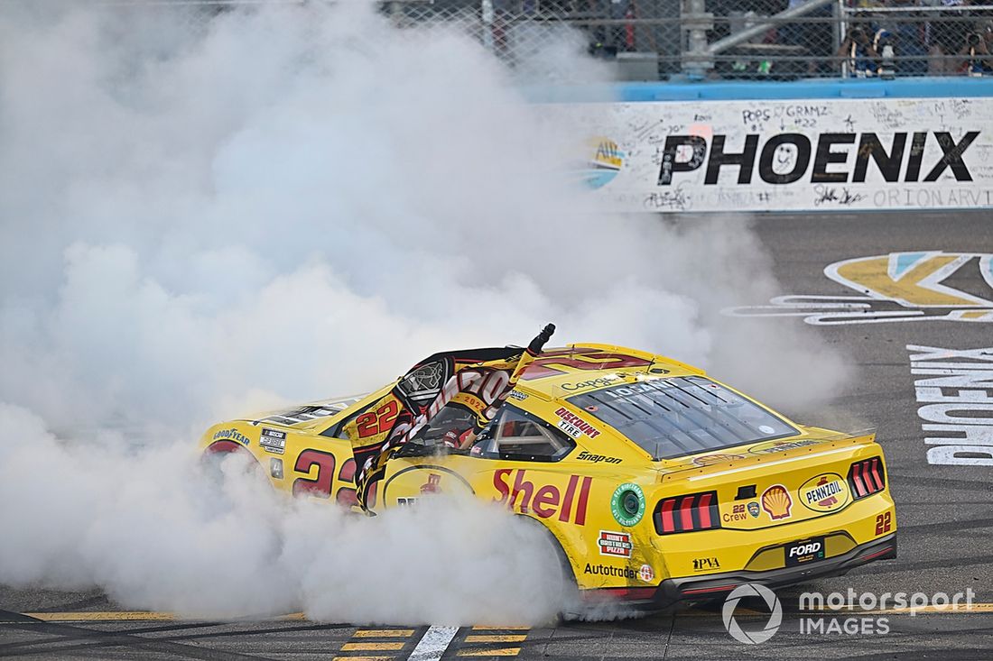 Joey Logano, Team Penske, Shell Pennzoil Ford Mustang, gana el Campeonato de la Copa Nascar 2024