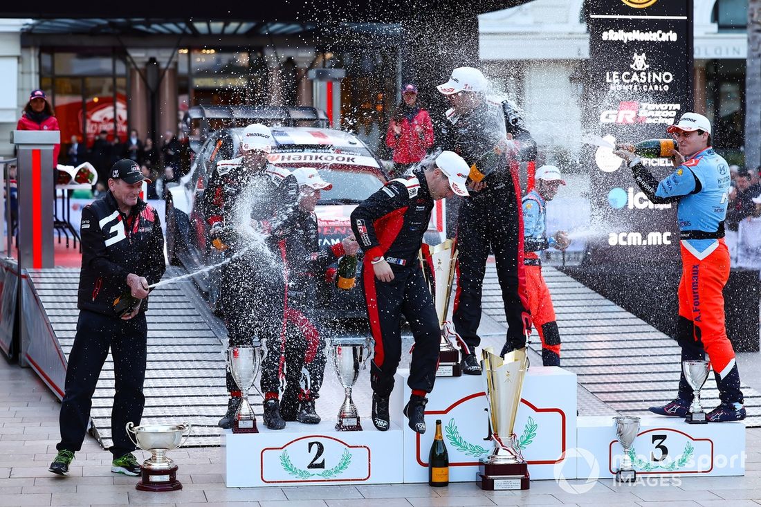 Podio: Ganador Sébastien Ogier, Vincent Landais, Toyota Gazoo Racing WRT Toyota GR Yaris Rally1, segundo puesto Elfyn Evans, Scott Martin, Toyota Gazoo Racing WRT Toyota GR Yaris Rally1, tercer puesto Adrien Fourmaux, Alexandre Coria, Hyundai World Rally 