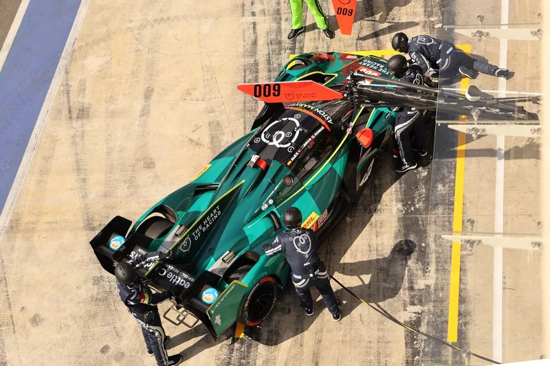 #009 Aston Martin Thor Team Aston Martin Valkyrie : Alex Riberas, Marco Sorensen, Roman De Angelis