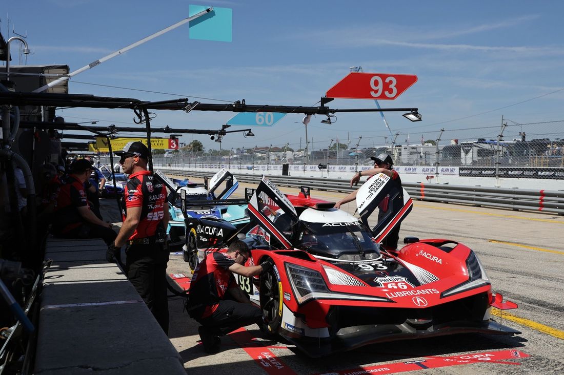 #93 Acura Meyer Shank Racing w/Curb Agajanian Acura ARX-06: Renger Van Der Zande, Nick Yelloly, Alex Palou