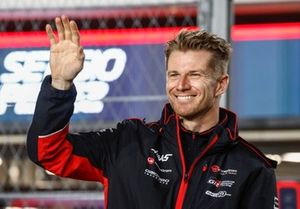 Nico Hulkenberg, da Haas F1 Team, assiste à parada dos pilotos 
