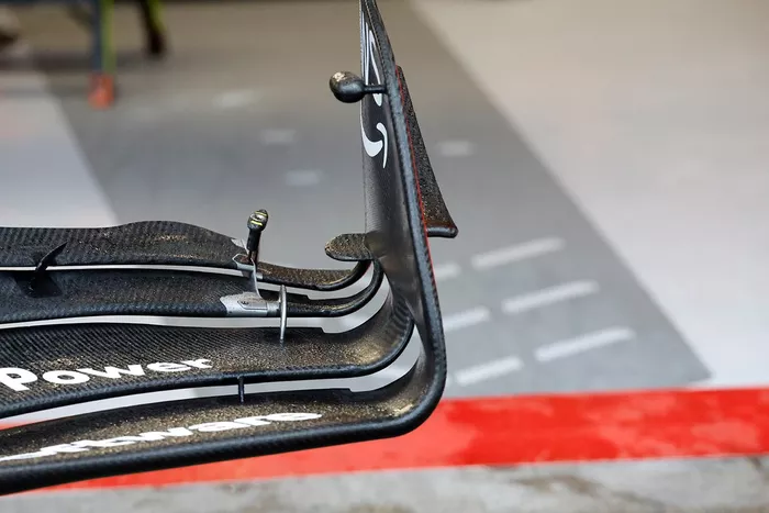 Detalle del alerón delantero del Ferrari SF-23
