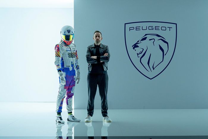 	
Peugeot 9X8 LMH con la decoración para las 24h de Le Mans