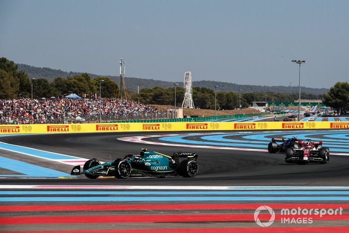 Sebastian Vettel, Aston Martin AMR22, Valtteri Bottas, Alfa Romeo C42, Nicholas Latifi, Williams FW44