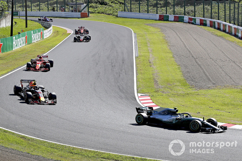 Valtteri Bottas, Mercedes AMG F1 W09, Max Verstappen, Red Bull Racing RB14