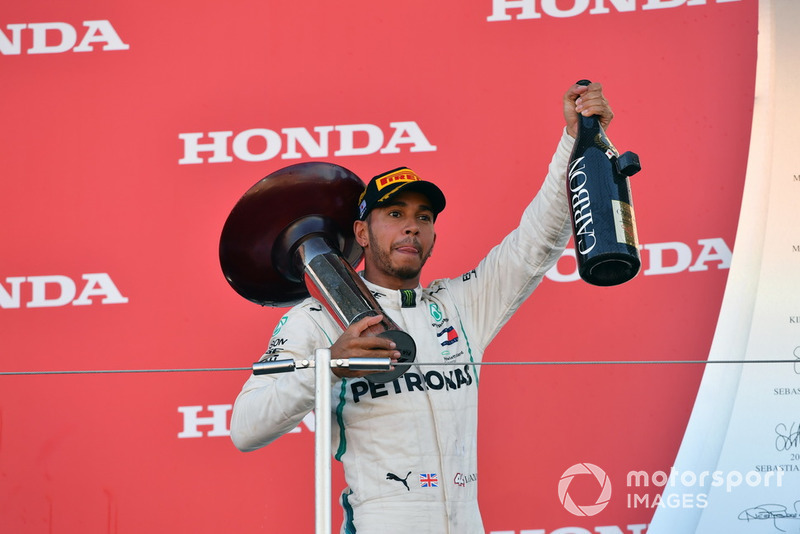 Lewis Hamilton újabb győzelme, ezúttal Szuzukában