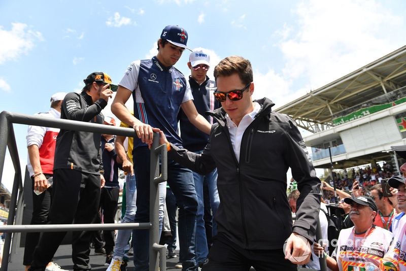 Stoffel Vandoorne, McLaren, Lance Stroll, Williams Racing y Esteban Ocon, Racing Point Force India F1 Team en el desfile