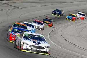 Kevin Harvick, Stewart-Haas Racing, Ford Fusion Mobil 1 and Joey Logano, Team Penske, Ford Fusion AAA Insurance
