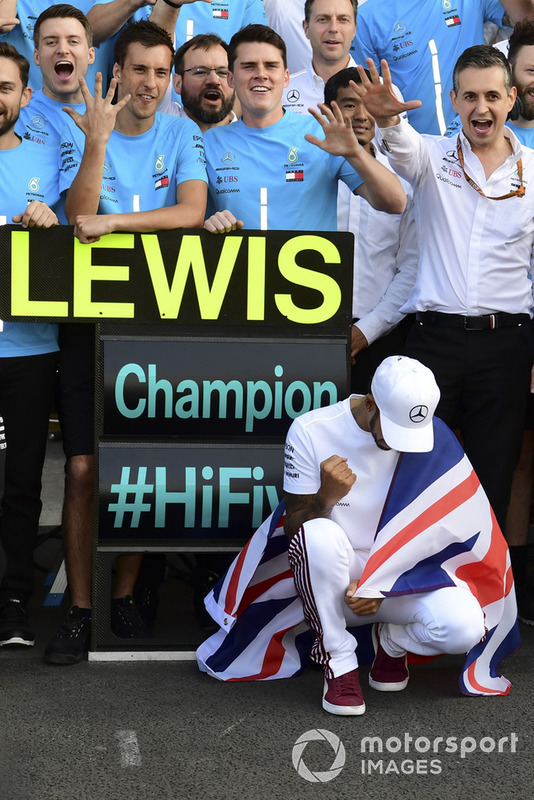 Lewis Hamilton, Mercedes AMG F1 celebrates with his team 