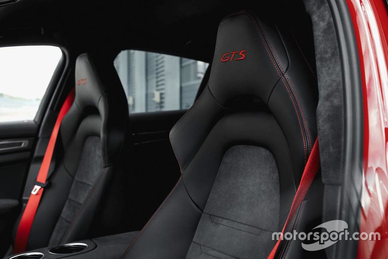 Porsche Panamera GTS 2019 року