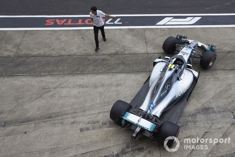 Valtteri Bottas, Mercedes AMG F1 W09 EQ Power+, leaves the garage