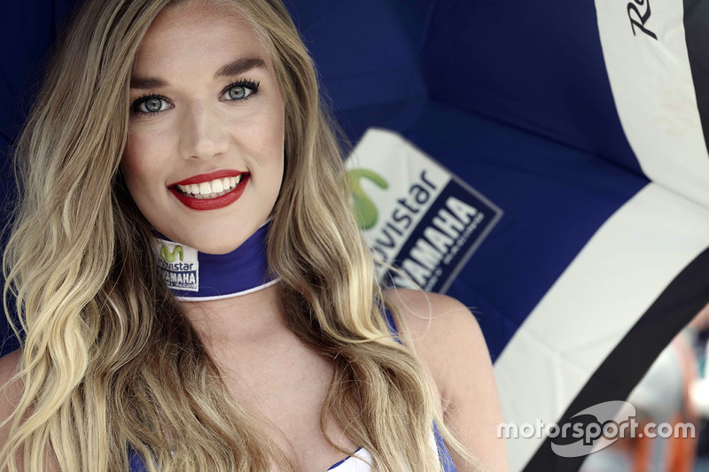 Hermosa chica de Yamaha