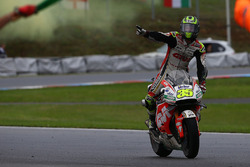Il vincitore della gara Cal Crutchlow, Team LCR Honda