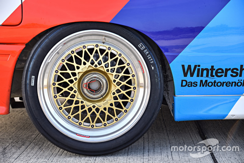 BMW M3 DTM E30 в деталях