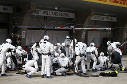 Valtteri Bottas, Williams FW38  parada en boxes