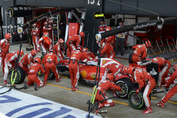 Sebastian Vettel, Ferrari SF16-H der Box