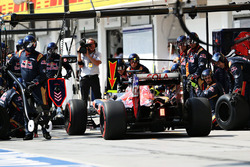 Данііл Квят, Scuderia Toro Rosso STR11 робить піт-стоп