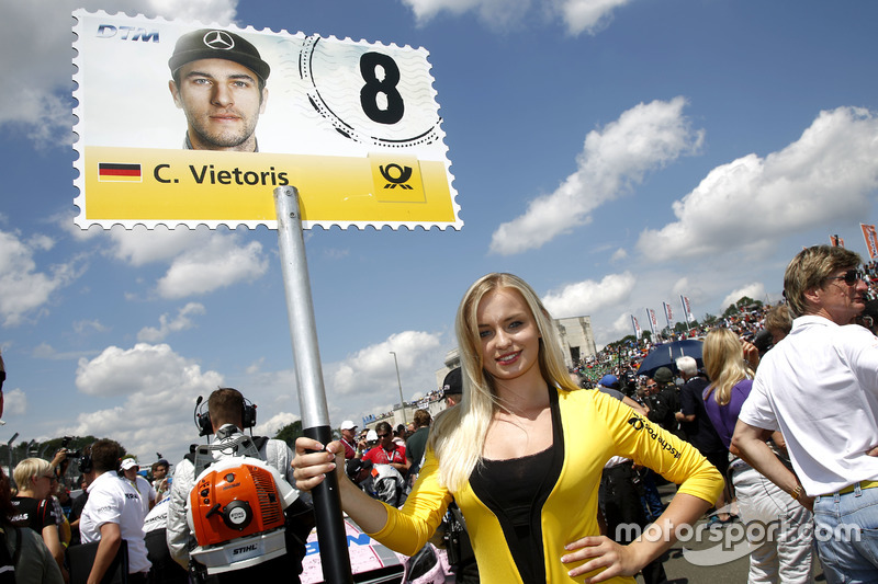 La grid girl di Christian Vietoris, Mercedes-AMG Team Mücke, Mercedes-AMG C63 DTM