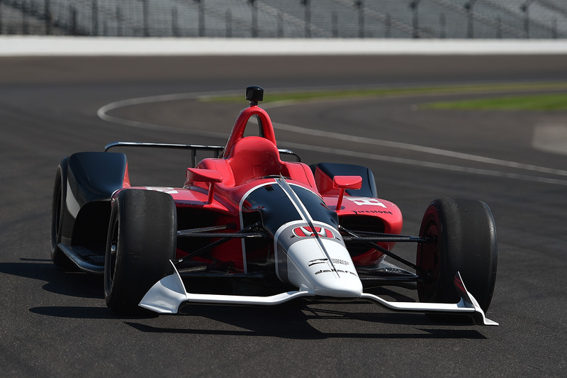 Машина Honda IndyCar 2018 года