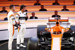 Fernando Alonso, McLaren, et son équipier Stoffel Vandoorne, avec la MCL32