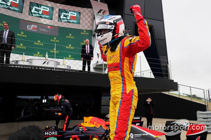 Ganador de la carrera Giuliano Alesi, Trident