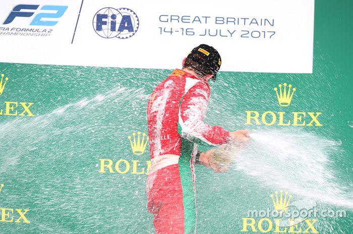 Podio: ganador de la carrera Charles Leclerc, PREMA Powerteam