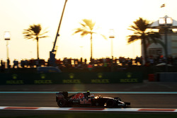 Карлос Сайнс-мл., Scuderia Toro Rosso STR11