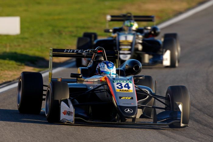 Jake Hughes, Hitech Grand Prix, Dallara F317 - Mercedes-Benz