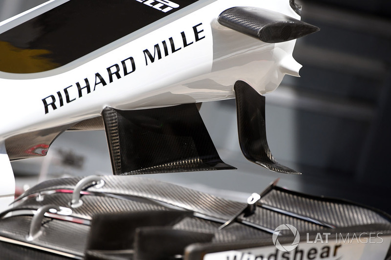 Haas F1 Team VF-17 detail van de voorvleugel