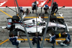 Felipe Massa, Williams FW40, practica un pitstop