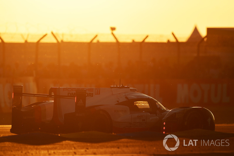 #1 Porsche Team Porsche 919 Hybrid: Neel Jani, Andre Lotterer, Nick Tandy