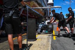 Valtteri Bottas, Mercedes-Benz F1 W08 pitstop