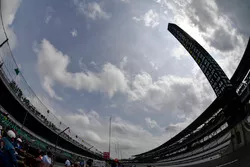 Scoring pylon atmosphere