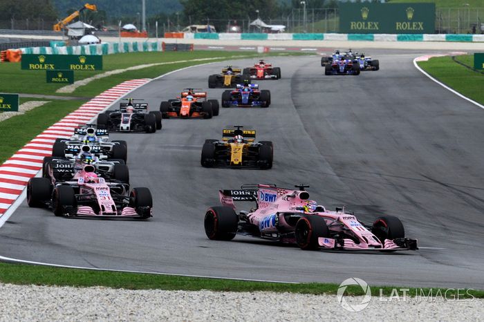 Sergio Perez, Sahara Force India VJM10, al inicio de la carrera