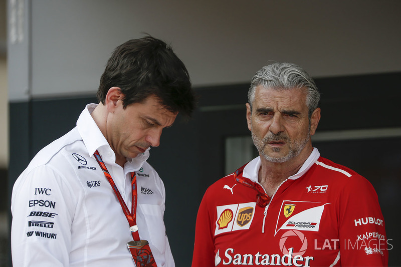 Toto Wolff, Mercedes AMG F1 Director de Motorsport y Maurizio Arrivabene, director del equipo Ferrari