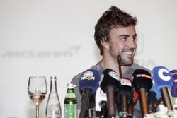 Fernando Alonso announces his deal to race in the 2017 Indianapolis 500 in an Andretti Autosport run
