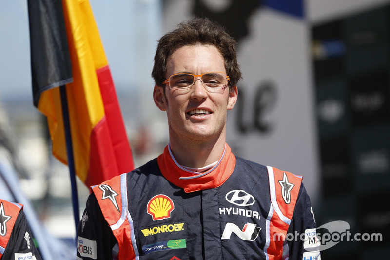 Podium: Winner Thierry Neuville, Hyundai i20 Coupe WRC, Hyundai Motorsport