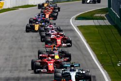 Valtteri Bottas, Mercedes AMG F1 W08, Sebastian Vettel, Ferrari SF70H, Daniel Ricciardo, Red Bull Ra