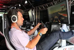 Mark Cavendish, Ciclista juega un simulador