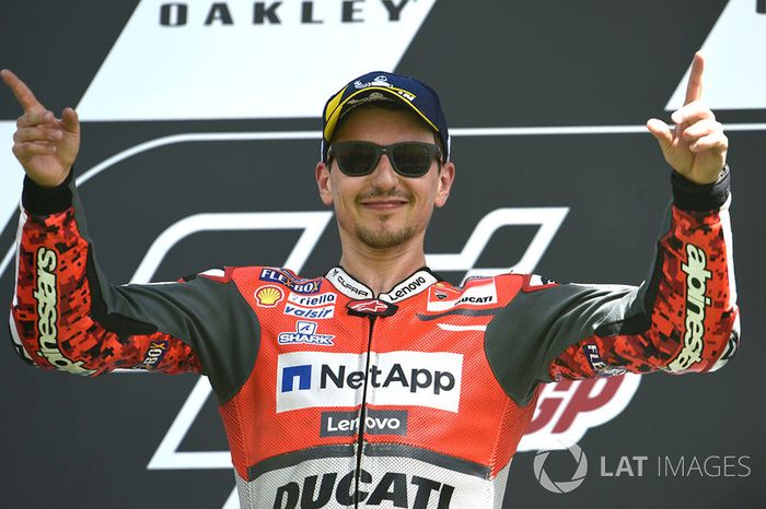 Podio: ganador de la carrera Jorge Lorenzo, equipo de Ducati