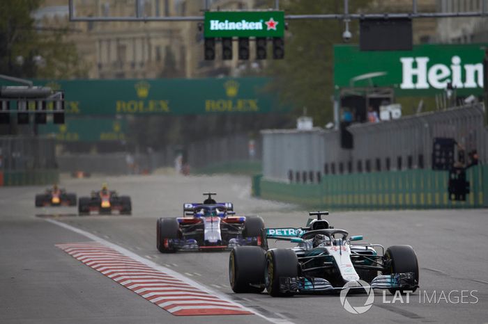 Lewis Hamilton, Mercedes AMG F1 W09, Brendon Hartley, Toro Rosso STR13 Honda, Max Verstappen, Red Bull Racing RB14 Tag Heuer, and Daniel Ricciardo, Red Bull Racing RB14 Tag Heuer