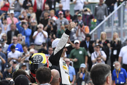#5 Action Express Racing Cadillac DPi, P: Joao Barbosa celebra
